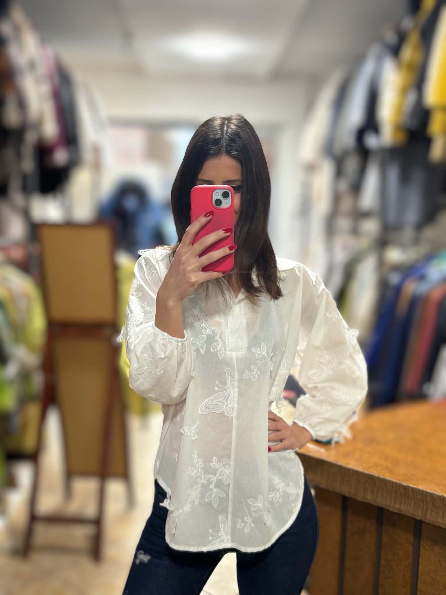 Camicia con ricamo farfalla