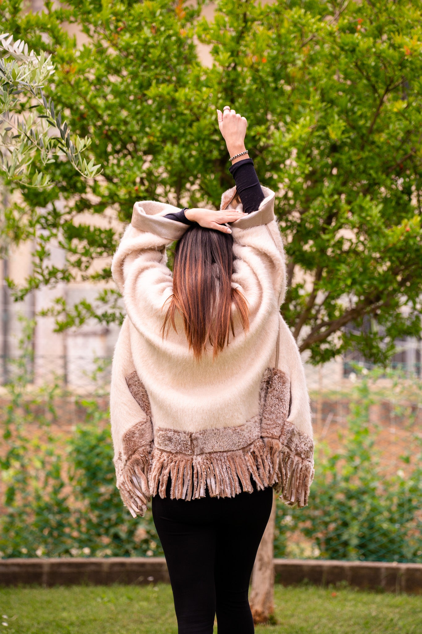 Cappotto Oversize in Lana e Mohair con Rifiniture in Montone e Frange