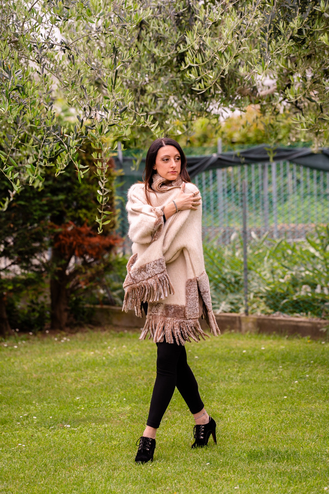 Cappotto Oversize in Lana e Mohair con Rifiniture in Montone e Frange
