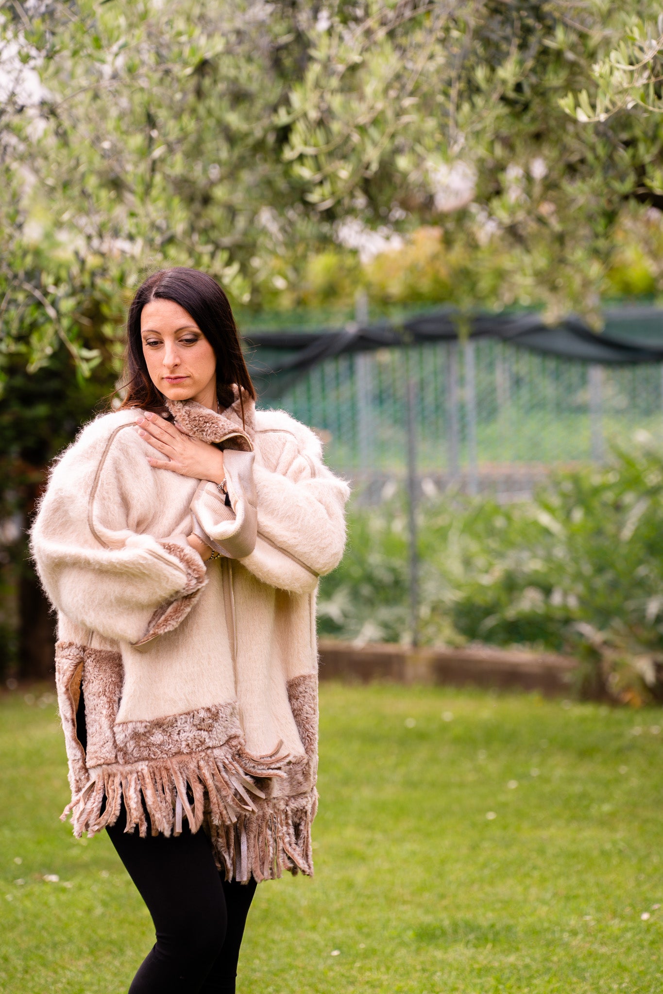 Cappotto Oversize in Lana e Mohair con Rifiniture in Montone e Frange
