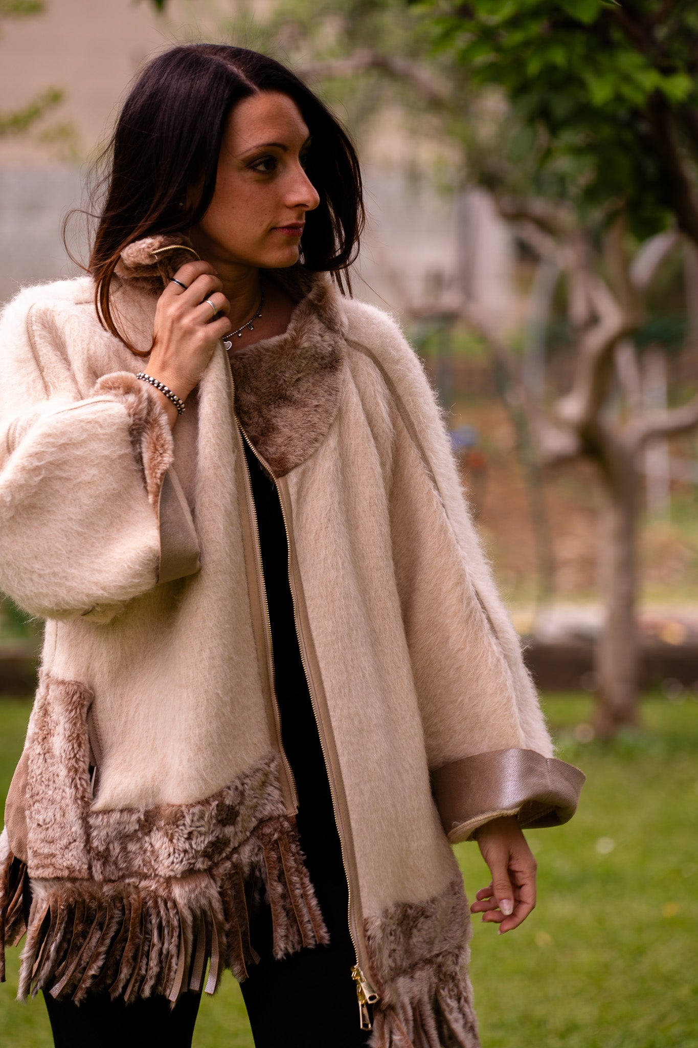 Cappotto Oversize in Lana e Mohair con Rifiniture in Montone e Frange