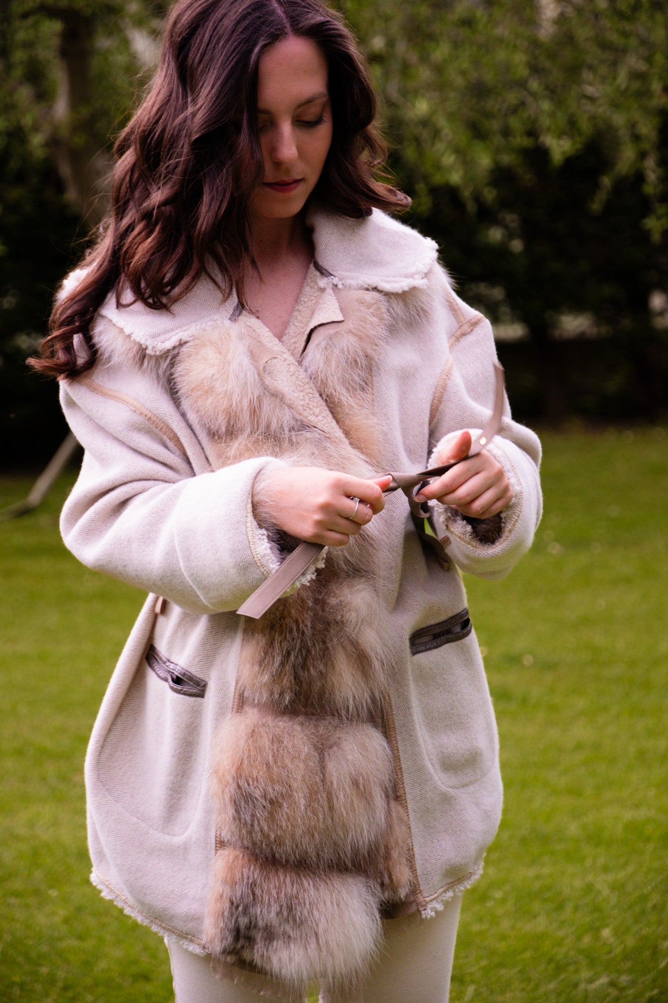 Cappottino Reversibile in Pura Lana Vergine con Bordi di Lince e Montone
