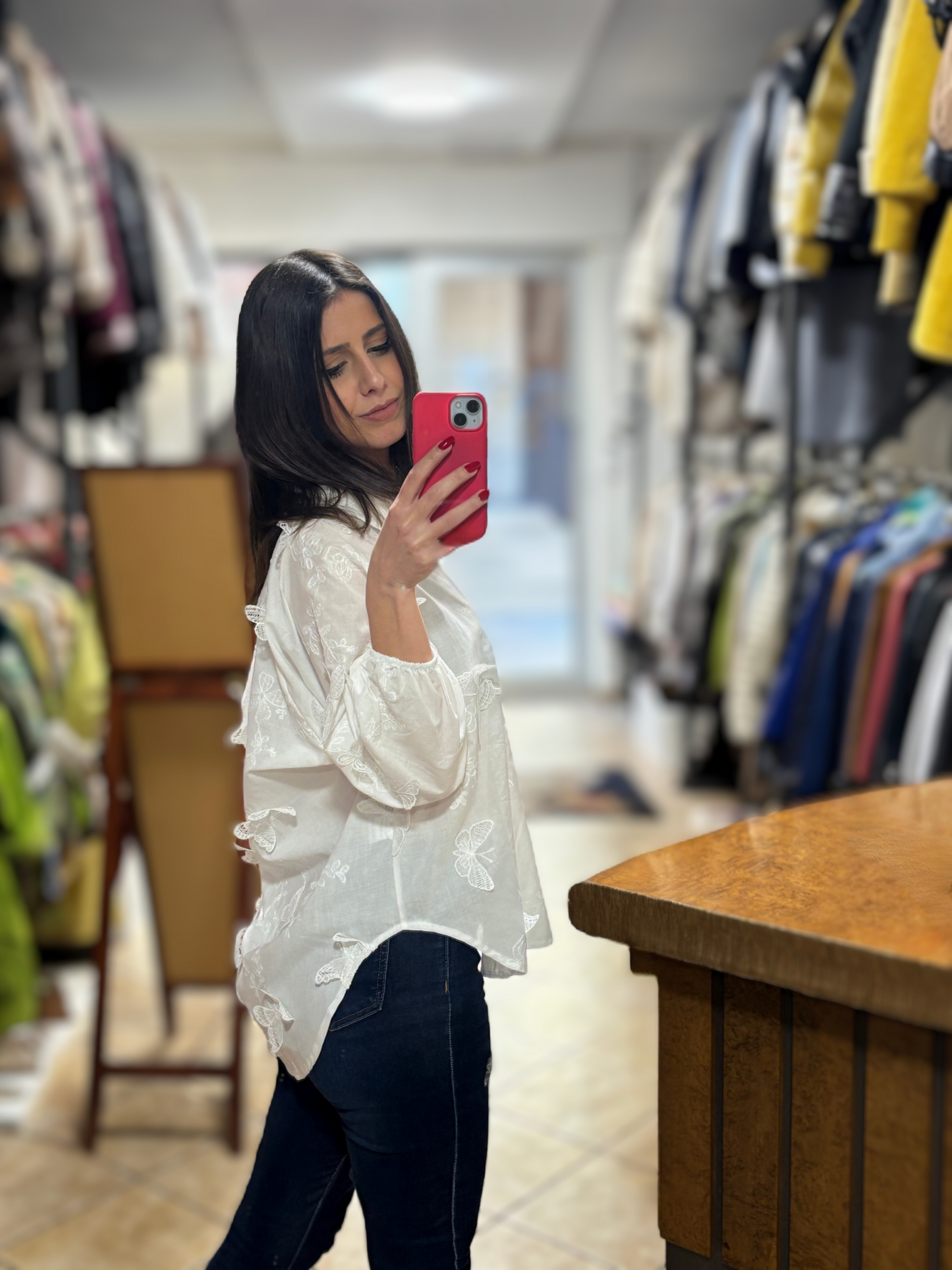 Camicia con ricamo farfalla