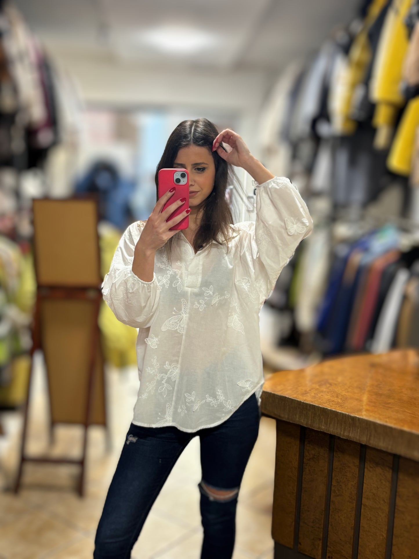 Camicia con ricamo farfalla