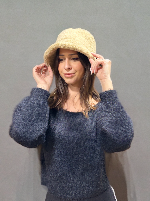 Cappello da pescatore in montone beige